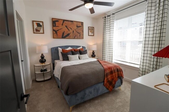 Foto del edificio - 305 Collins Industrial Way