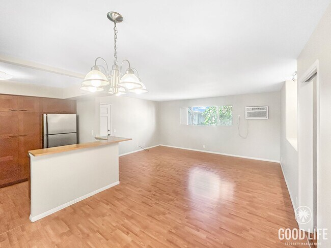 Foto del edificio - Beautiful 2BD/2BA with Private Balcony and...
