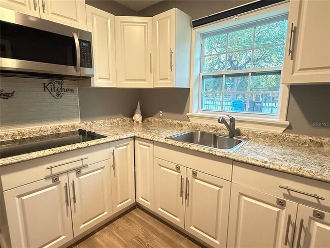 Foto del edificio - 644 Indiana St