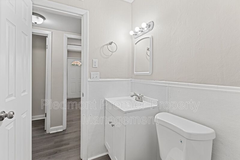 Foto principal - 500 Bethania-Rural Hall Rd
