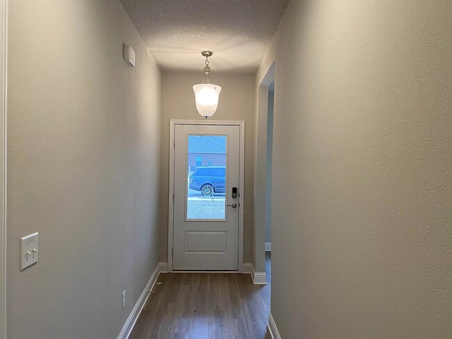 Building Photo - 1348 Rosefield Dr W