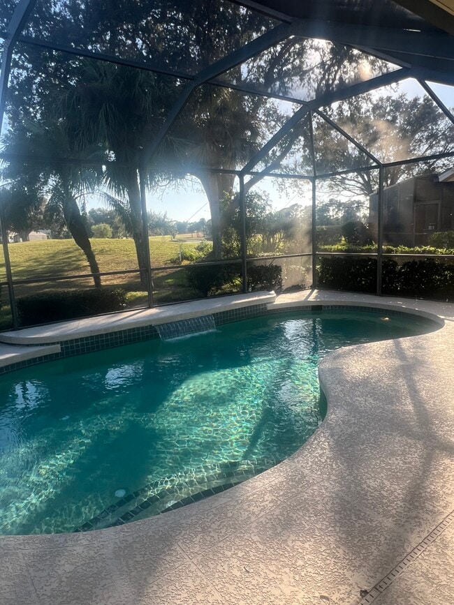 Foto del edificio - 2024 Calusa Lakes Blvd