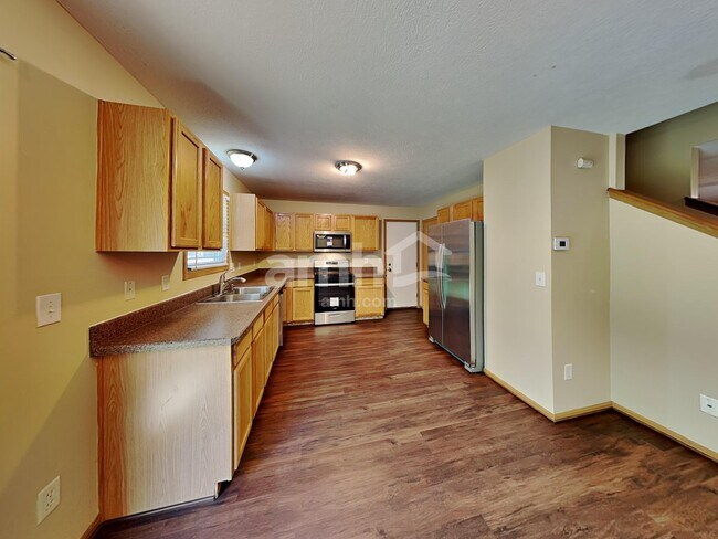 Building Photo - 7985 Headwater Dr