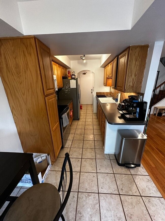 Building Photo - (2026 PRE-LEASING) Nicely maintained 2bd 1...