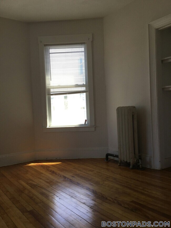 Building Photo - 6 Bowdoin Park