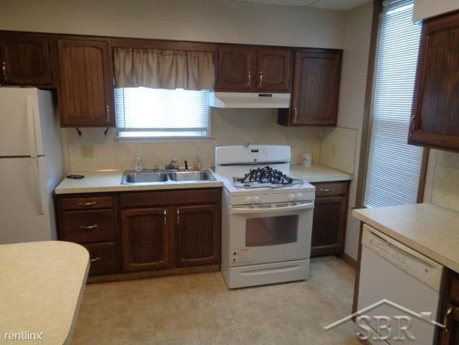 Building Photo - 5 br, 2.5 bath House - 1318 Brockway St