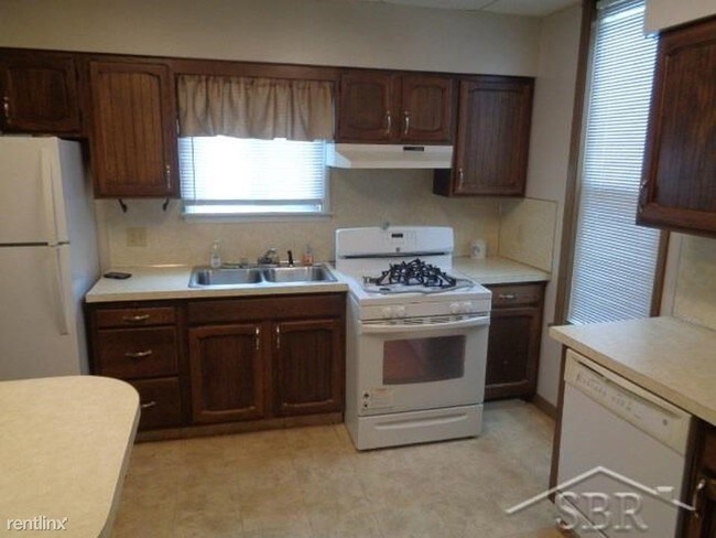 Foto del edificio - 5 br, 2.5 bath House - 1318 Brockway St