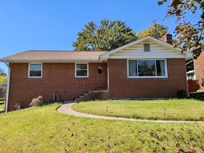 Building Photo - 9204 Davidson St