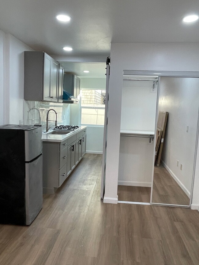 Building Photo - 4063 Lincoln Ave