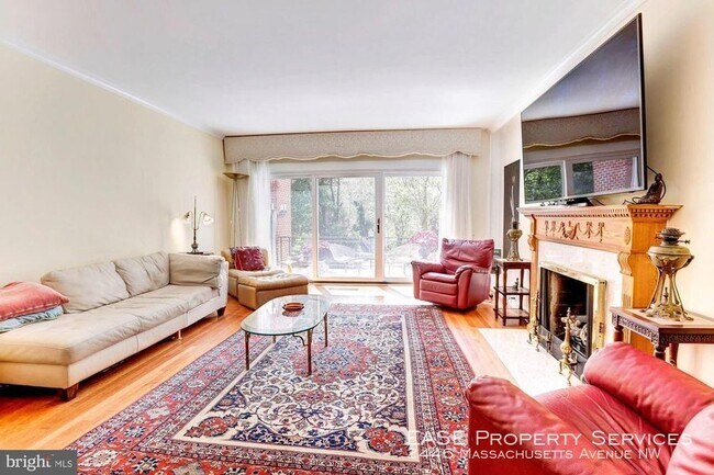 Foto del edificio - 2446 Massachusetts Ave NW