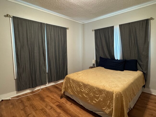 Foto del edificio - 310 S Riverfront St