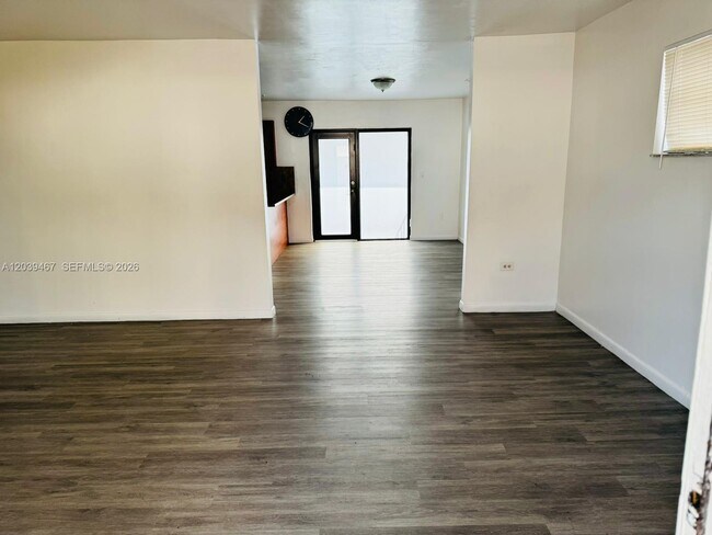Foto del edificio - 215 NW 35th Ave