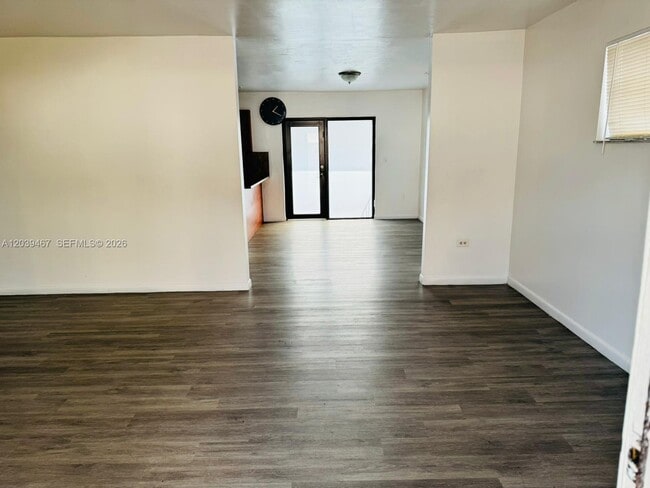 Building Photo - 215 NW 35th Ave