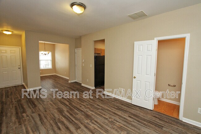 Building Photo - 4739 Autumn Rose Trl