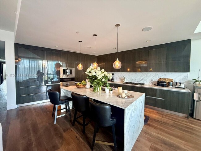 Foto del edificio - 3300 NE 188th St