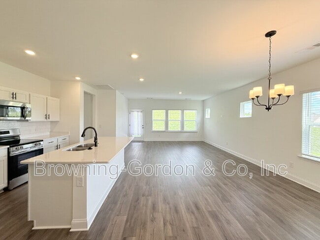 Foto del edificio - 312 Traywick Pl