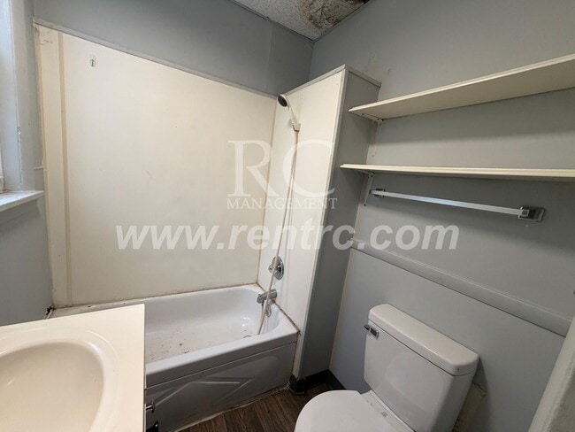 Building Photo - 1112-B Gilbert-