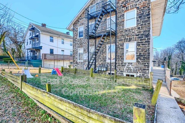 Foto del edificio - 2860 W Baltimore St