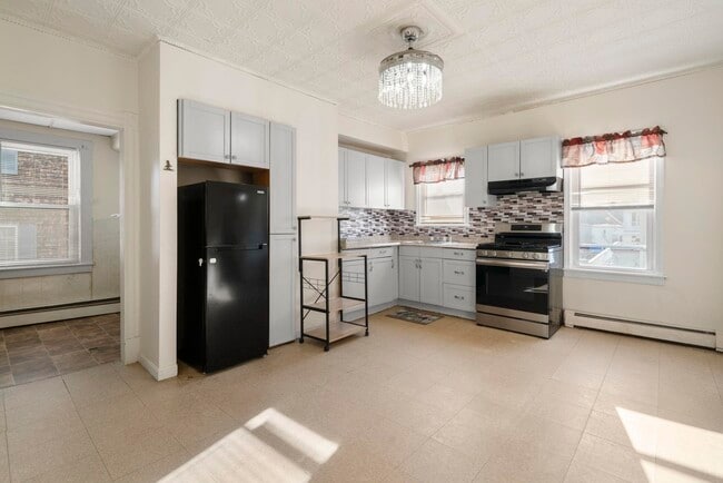 Building Photo - 25 Salem St