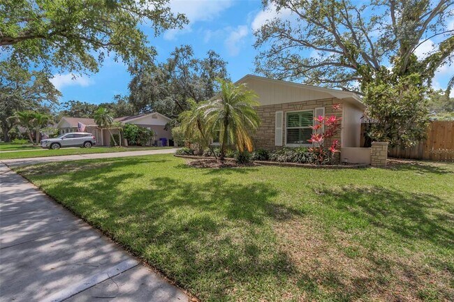 Foto del edificio - 1542 Dinnerbell Ln E