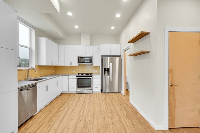 Building Photo - $2,895.00, 3 bedrooms, 3.5 baths, located ...