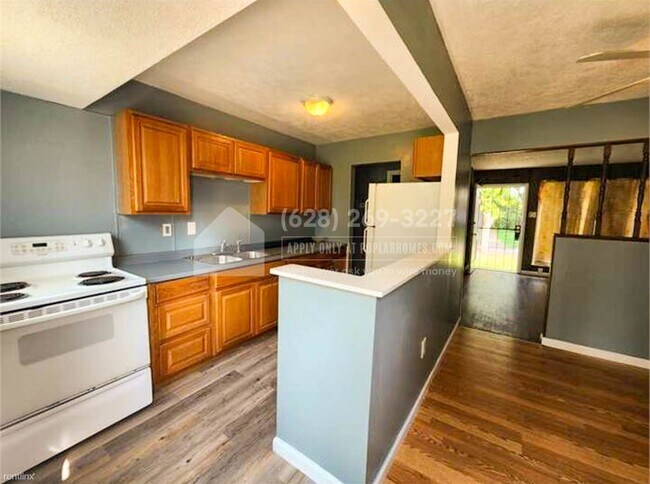 Building Photo - 3 br, 1.5 bath House - 10401 Presley Rd -