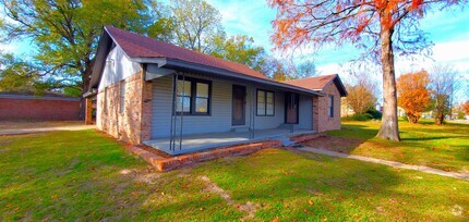Building Photo - 209 Mt Sylvan St