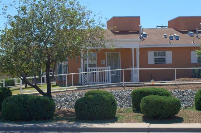 Foto del edificio - St. Genevieves Village Senior Apartments