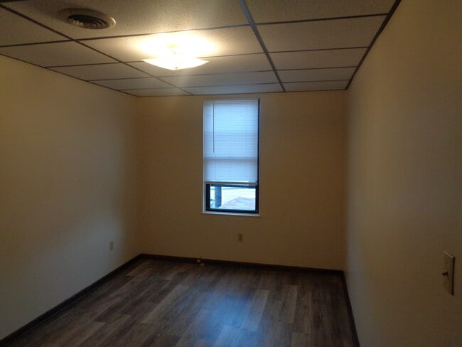 Foto del edificio - 1600 W Railroad St