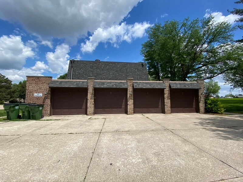 Building Photo - 823 Doran Dr