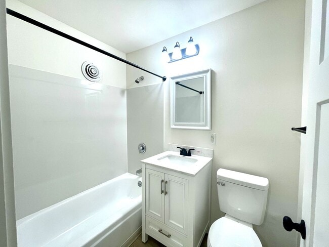 Building Photo - Crestview