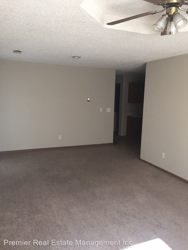 Building Photo - 402 NE Austin St