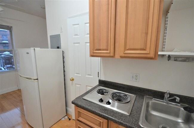 Kitchen - Westland Avenue Apartments