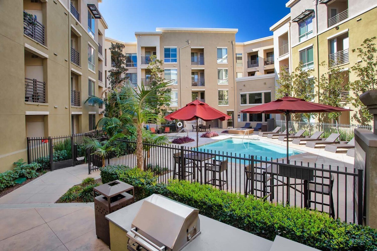 The Enclave at Warner Center Apartments Canoga Park, CA