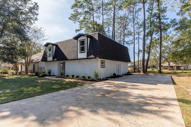 Foto del edificio - 185 El Pinto