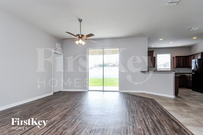 Foto del edificio - 5276 Krenson Woods Way