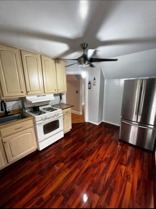 Foto del edificio - 642 City Island Ave