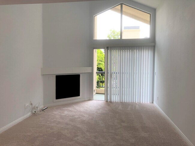 Foto del edificio - 5525 Canoga Ave