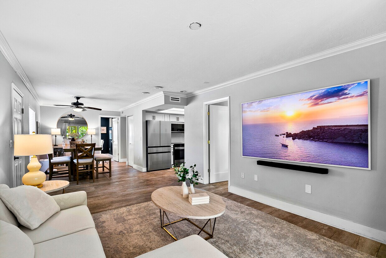 Foto principal - 6350 7th Ave W