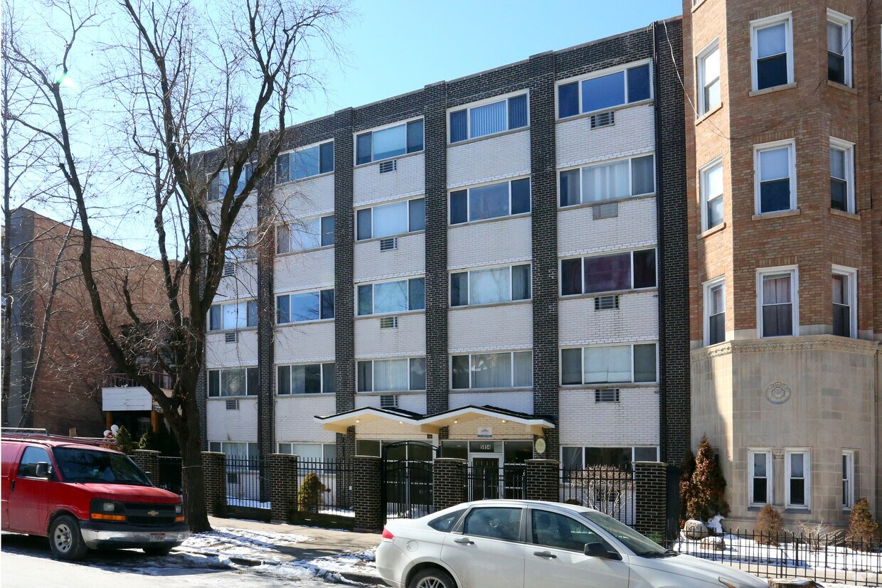Building Photo - 5854 N Kenmore Ave