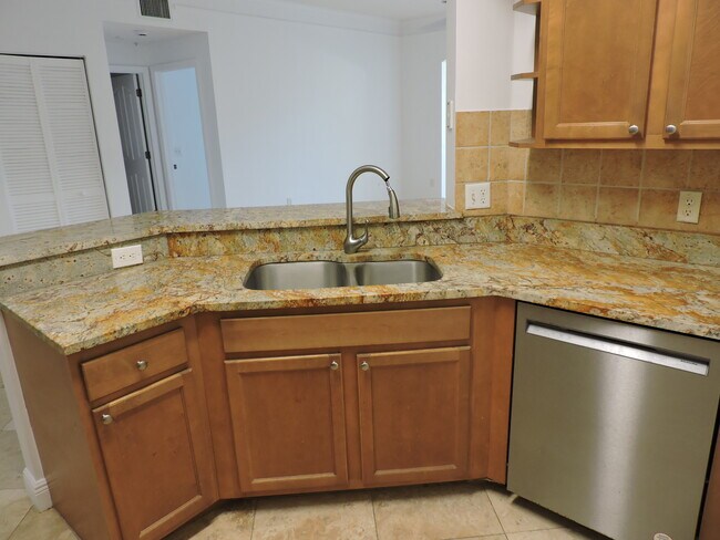 Building Photo - 7305 Myrtlewood Cir W
