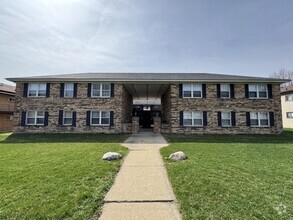Building Photo - 130 Douglas Ave