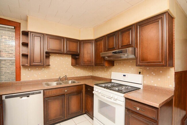 Foto del edificio - 2311 W Diversey Ave