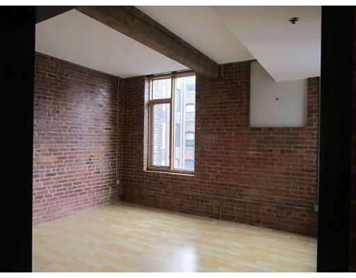 Building Photo - 147 Centre St