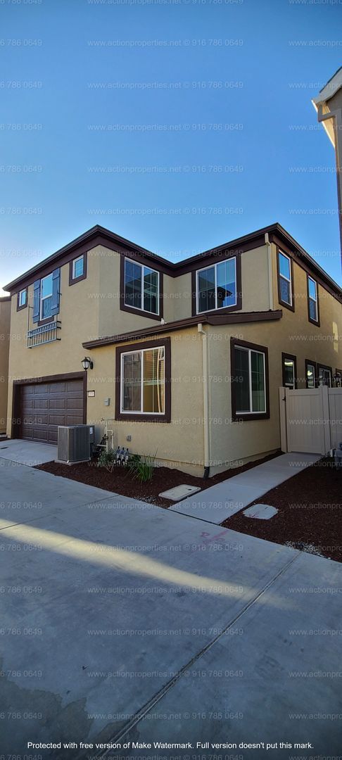 Building Photo - Solar - Belle Maison @ Campus Oaks -2031sq...