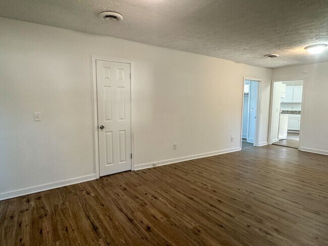 Foto del edificio - 3000 Courthouse Rd