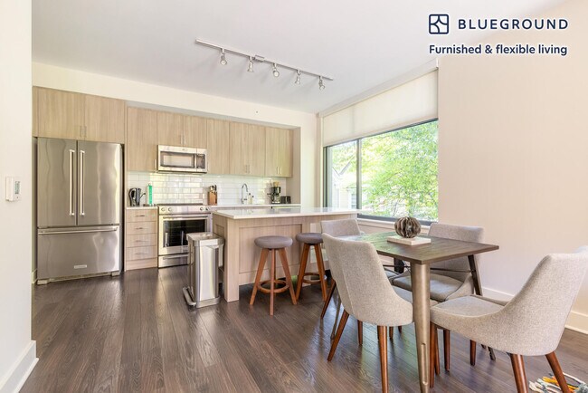 Foto del edificio - 4901 Montgomery Ln