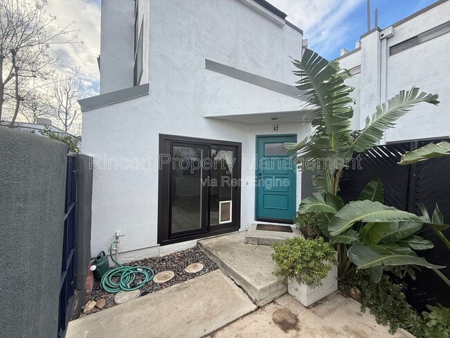 Building Photo - 1231 Tivoli Ln