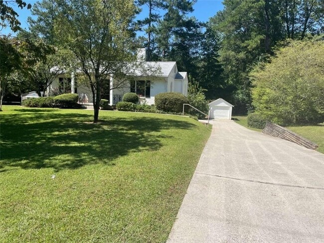 Building Photo - 2974 Hollywood Dr