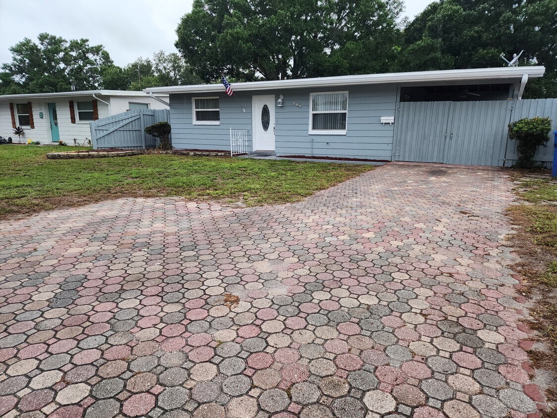 Foto principal - 655 Northmoor Ave N